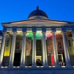 Facciata tricolore della National Gallery 