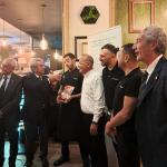 Consegna del volume allo chef Mirko Cannata 