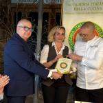 Consegna del guidoncino dell'Accademia