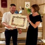 La Delegata consegna il Premio Dino Villani a Davide Santer (Azienda Agricola Santer)