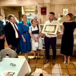 da sin: i Vice Delegati Dipol e Pozzan, le Simposiarche Franco e Sardonini Hirschstein, la Delegata De Mattia tra Davide e Gloria Santer