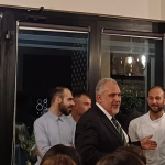 Simposiarca, Delegato e staff